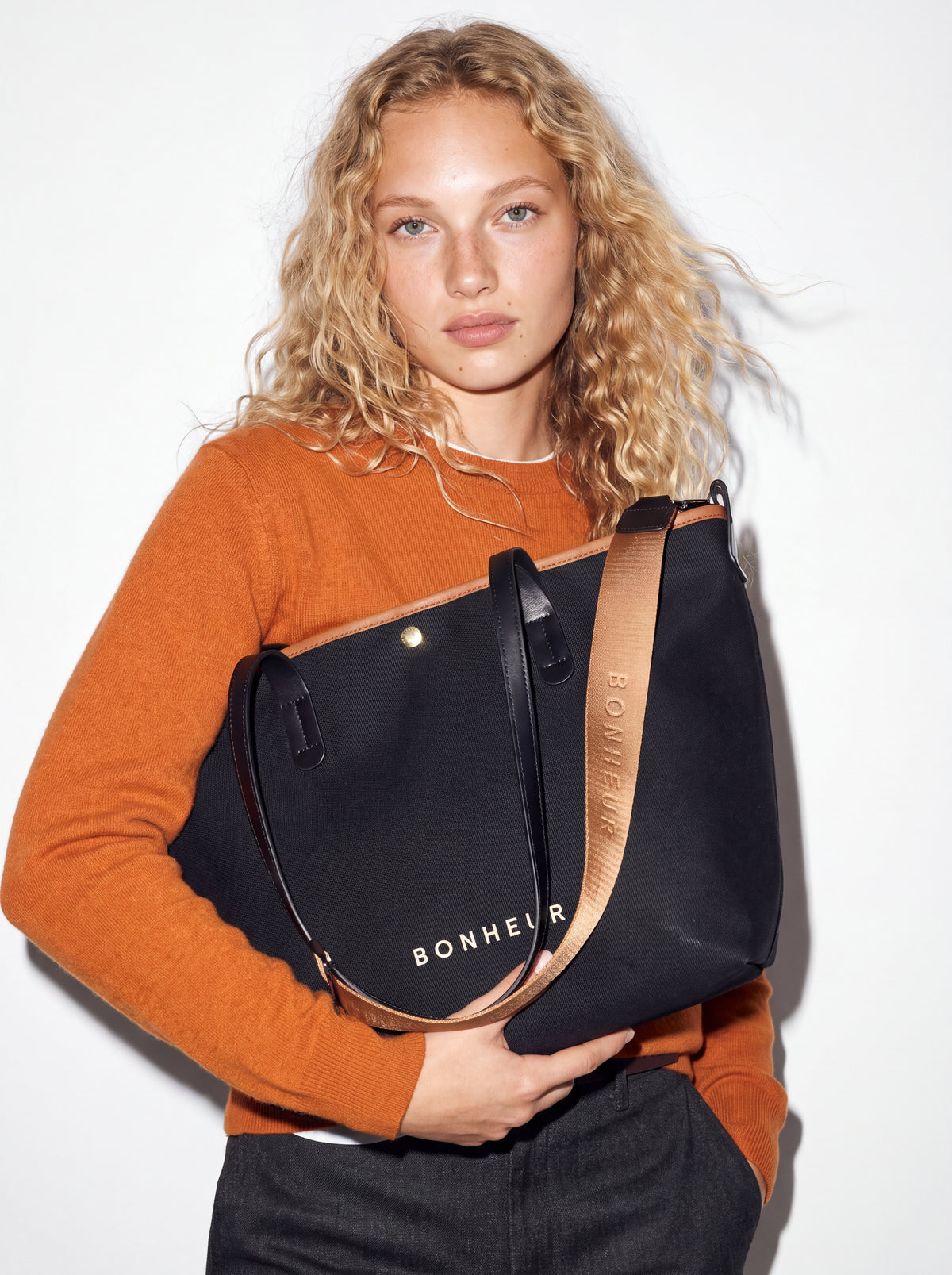 N°8 Canvas - Black Caramel