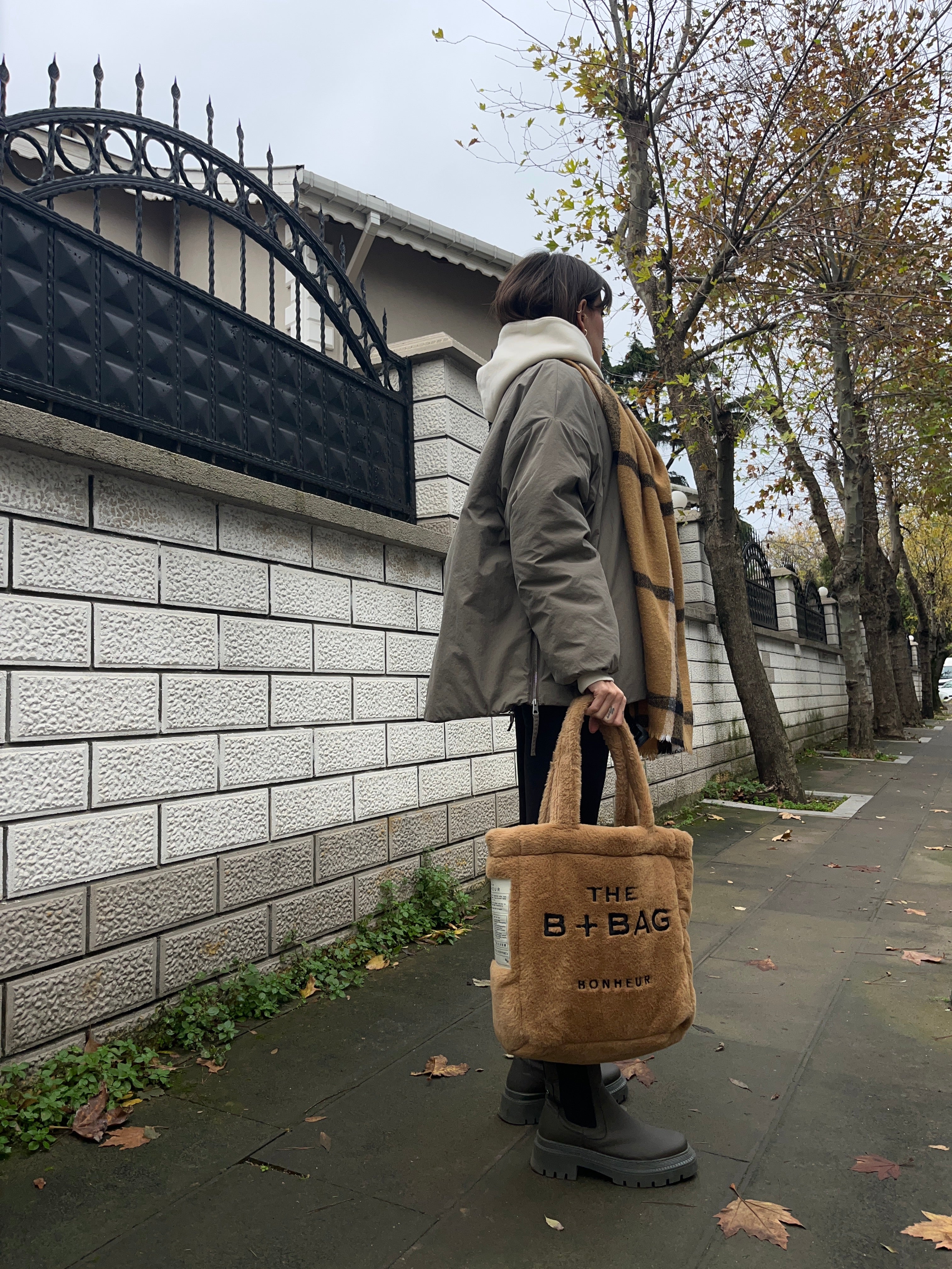 Medium Fluffy Tote Bag - Pumpkin Spice